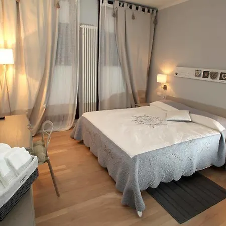 Bed In Bo Saragozza Gæstehus Bologna